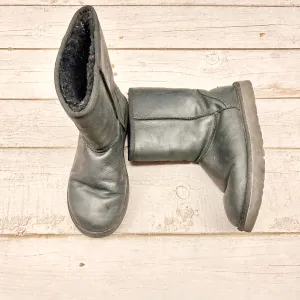 Street Mood Comfort Flex Boots Designer By Ugg  Size: 9