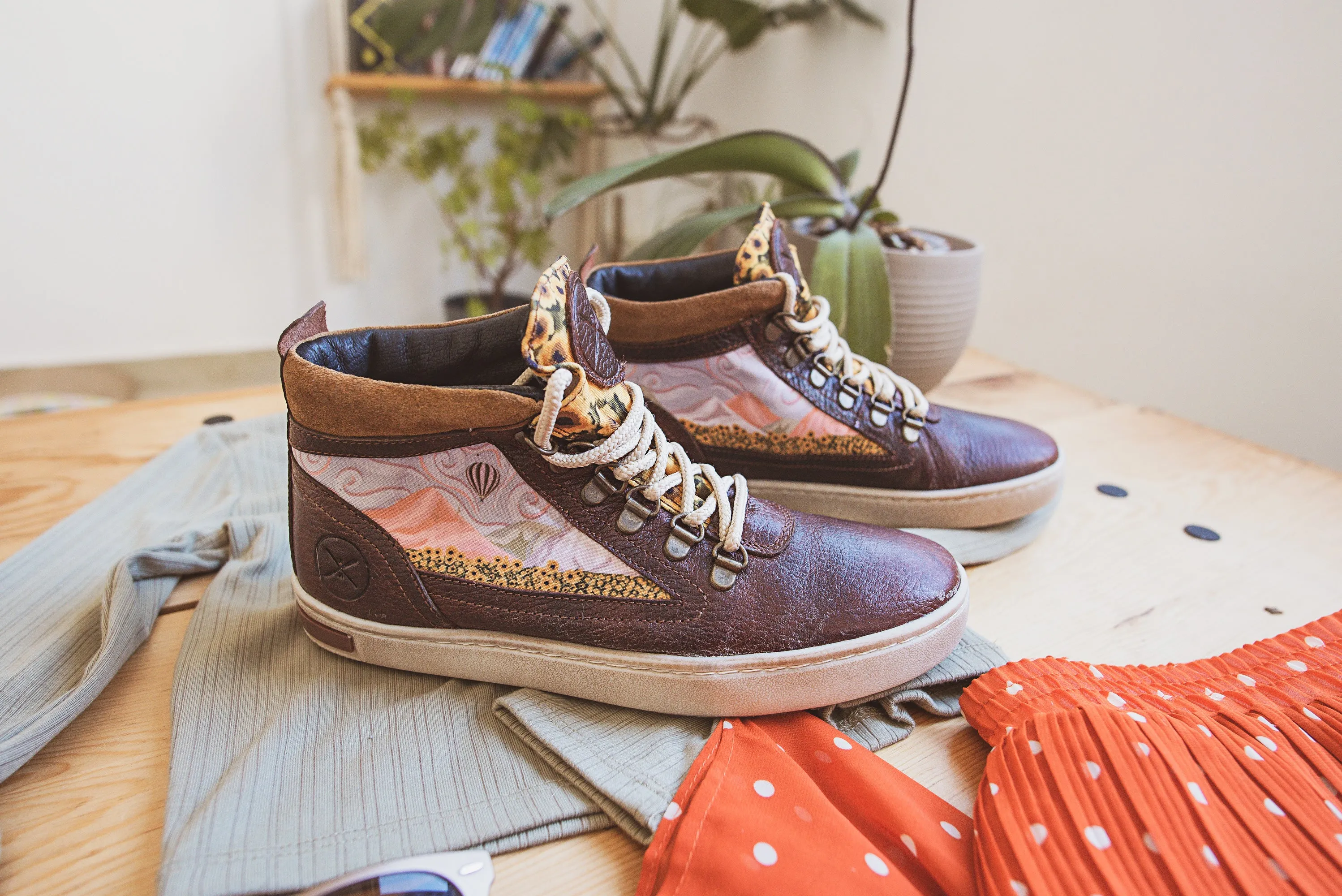 Ray Camping Boot Adjustable Gusset Design