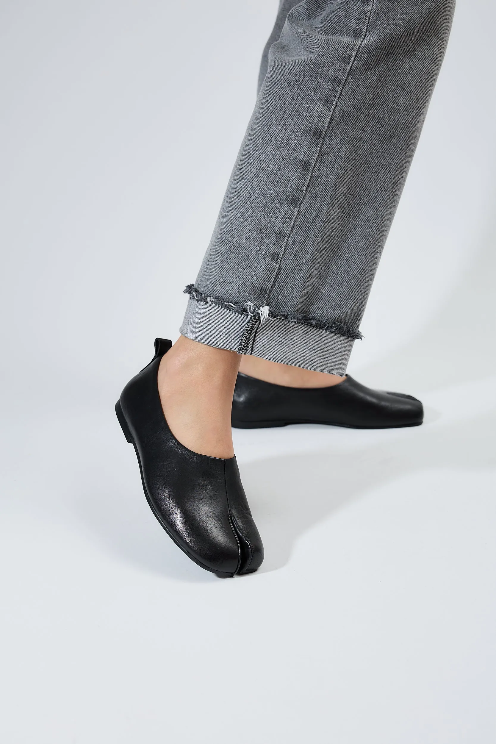 Akaste Black
