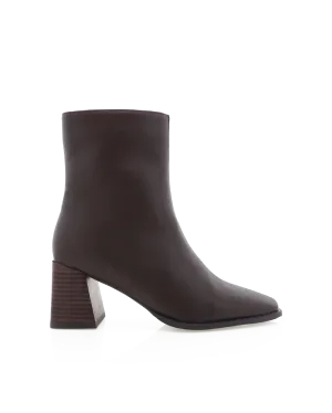 ALANIA - CHOCOLATE Cushioned Step River Crossing