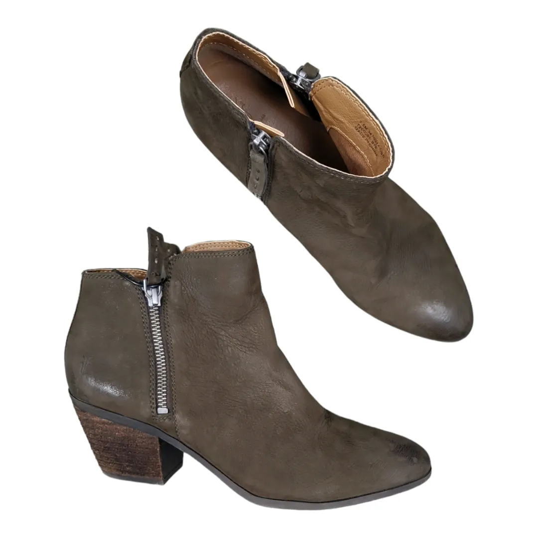 Supportive Core All Ages Designer Boots Ankle Heels By Frye  Size: 7.5