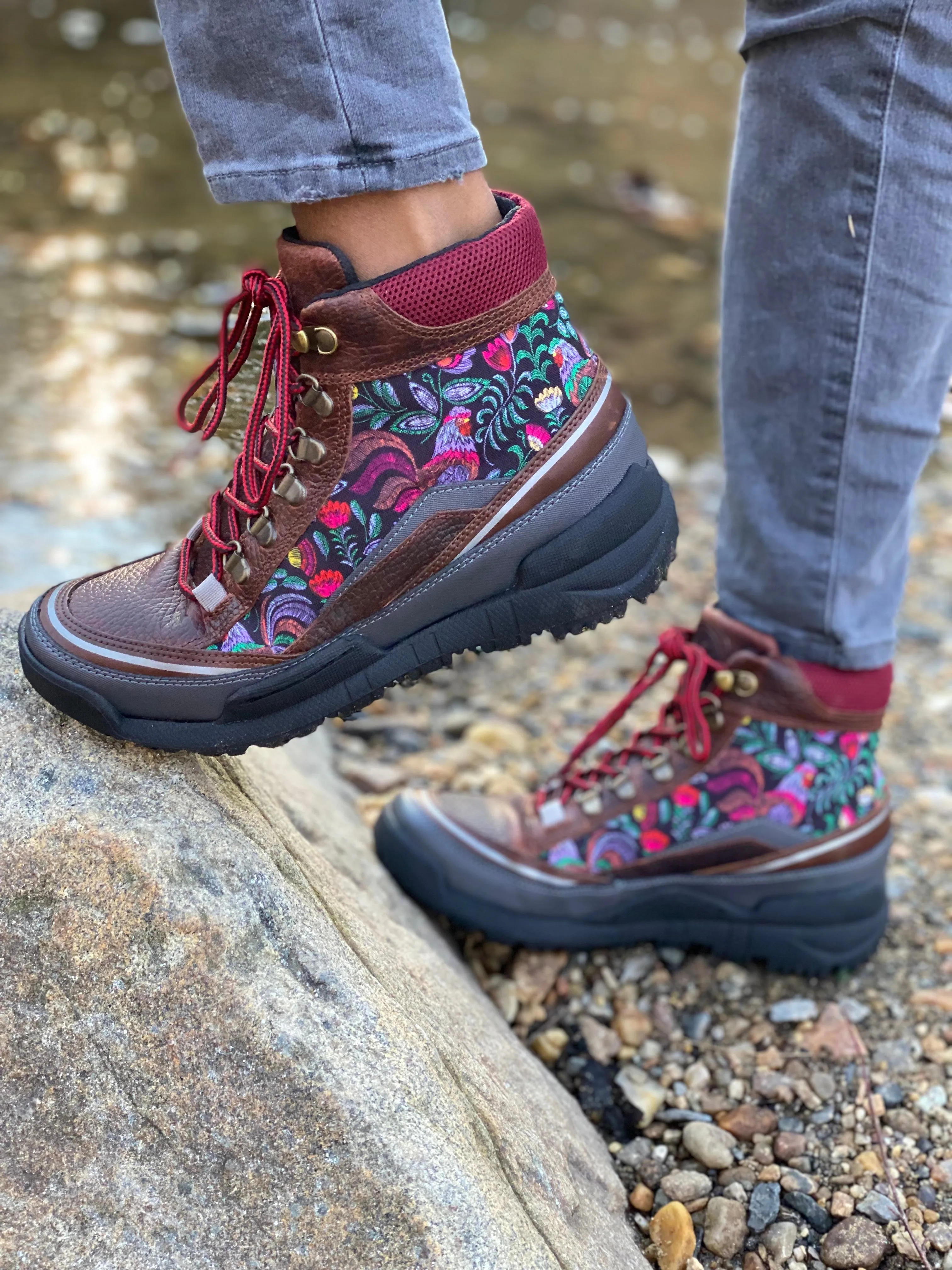 Earth Tones Sturdy Rooster Trekk Boot