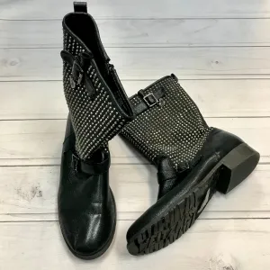 Boots Designer By Stuart Weitzman  Size: 5 Beauty Walk