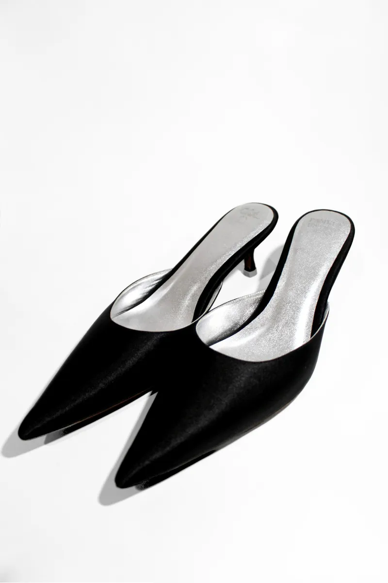 AUDREY BLACK KITTEN HEEL