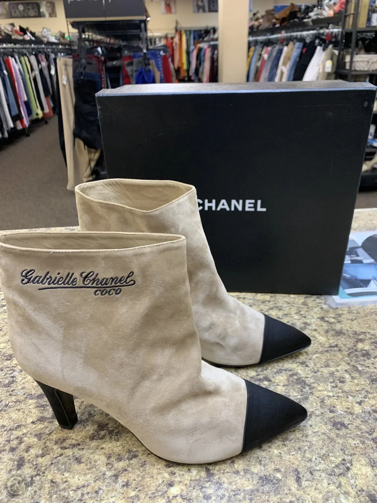 Quick Dry Technology Fast Run Shoes Luxury Designer By Chanel In Black & Cream, Size: 12