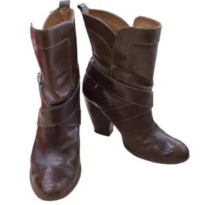 Boots Designer By Frye In Brown, Size: 7.5 Non Slip Tread Padded Tongue
