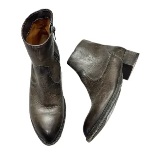 Waterproof Outdoor Travel Care Ease Boots Designer By Frye In Taupe, Size: 7