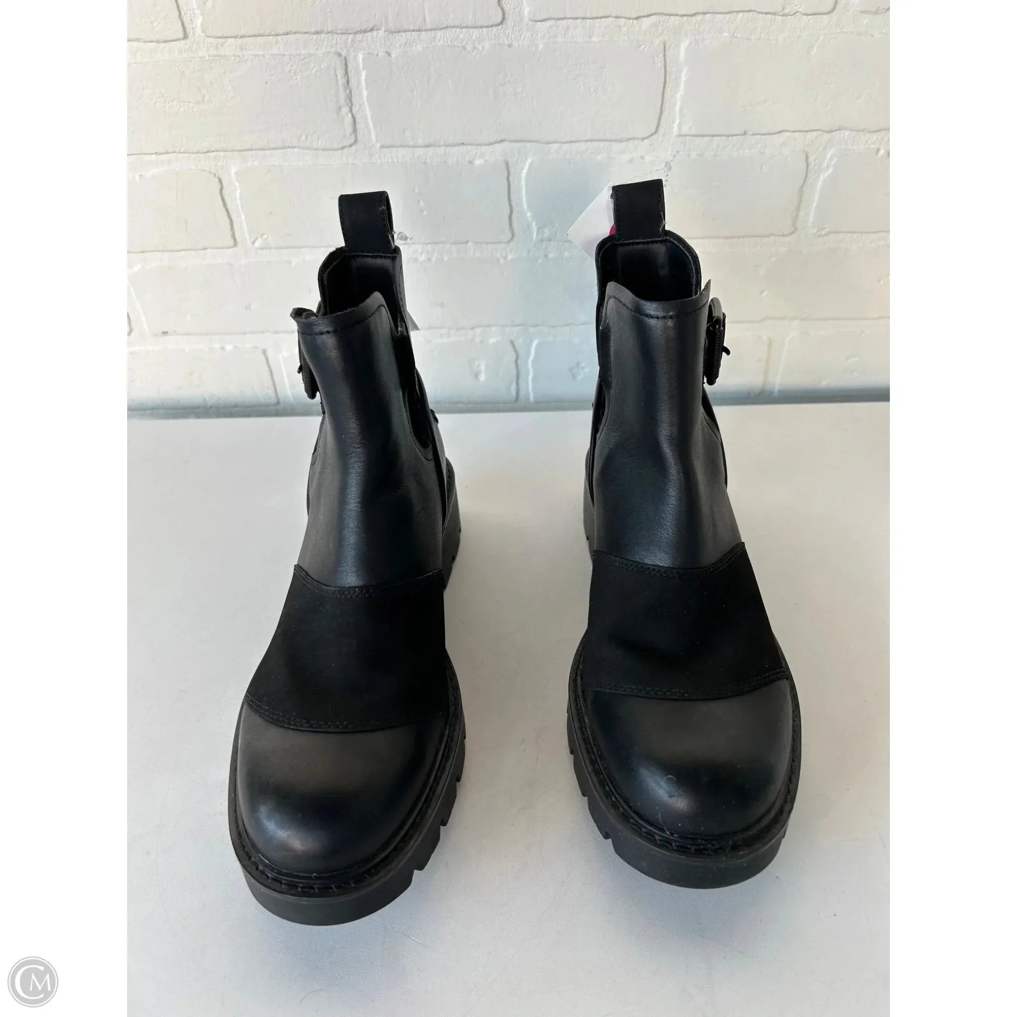 Morning Walk Boots Designer By Ugg In Black, Size: 10