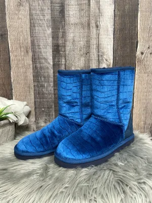 Lightweight EVA Midsole Boots Designer By Ugg In Blue, Size: 6