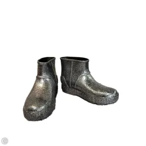 Boots Designer By Ugg In Silver, Size: 6 Seamless Inner Sleeve
