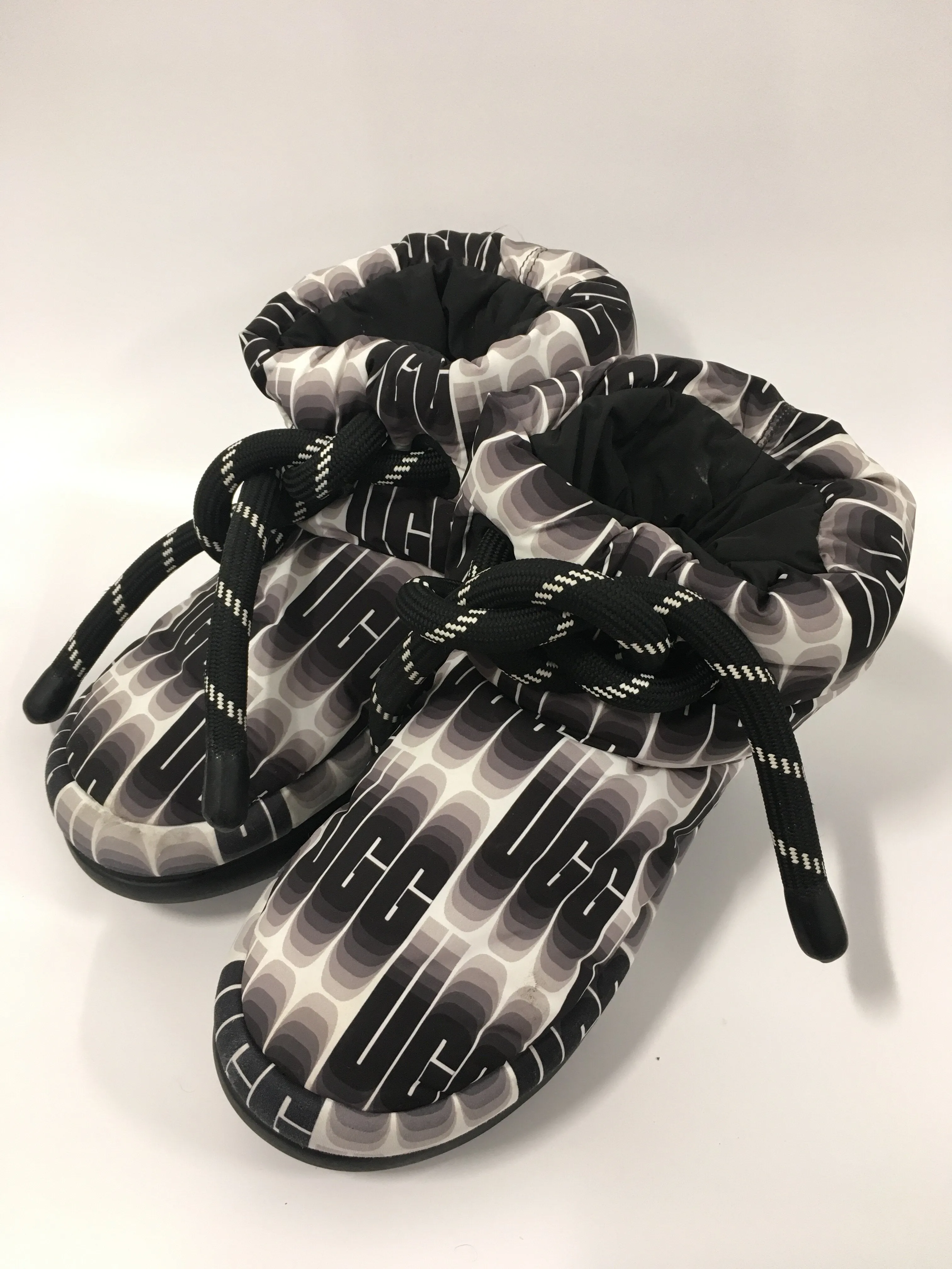 Boots Designer By Ugg  Size: 7 School Style Responsive Cushion Fitness Lovers