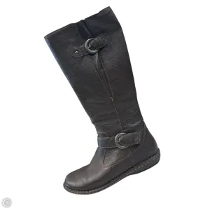 Boots Knee Flats By Boc In Brown, Size: 7 Minimalist Style Durable Shell Adventure Journey