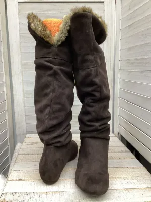 Shock Diffusing Heel Boots Knee Flats By Report In Brown, Size: 6