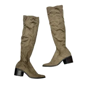 Boots Knee Flats By Steve Madden In Tan, Size: 7.5 Trail Comfort