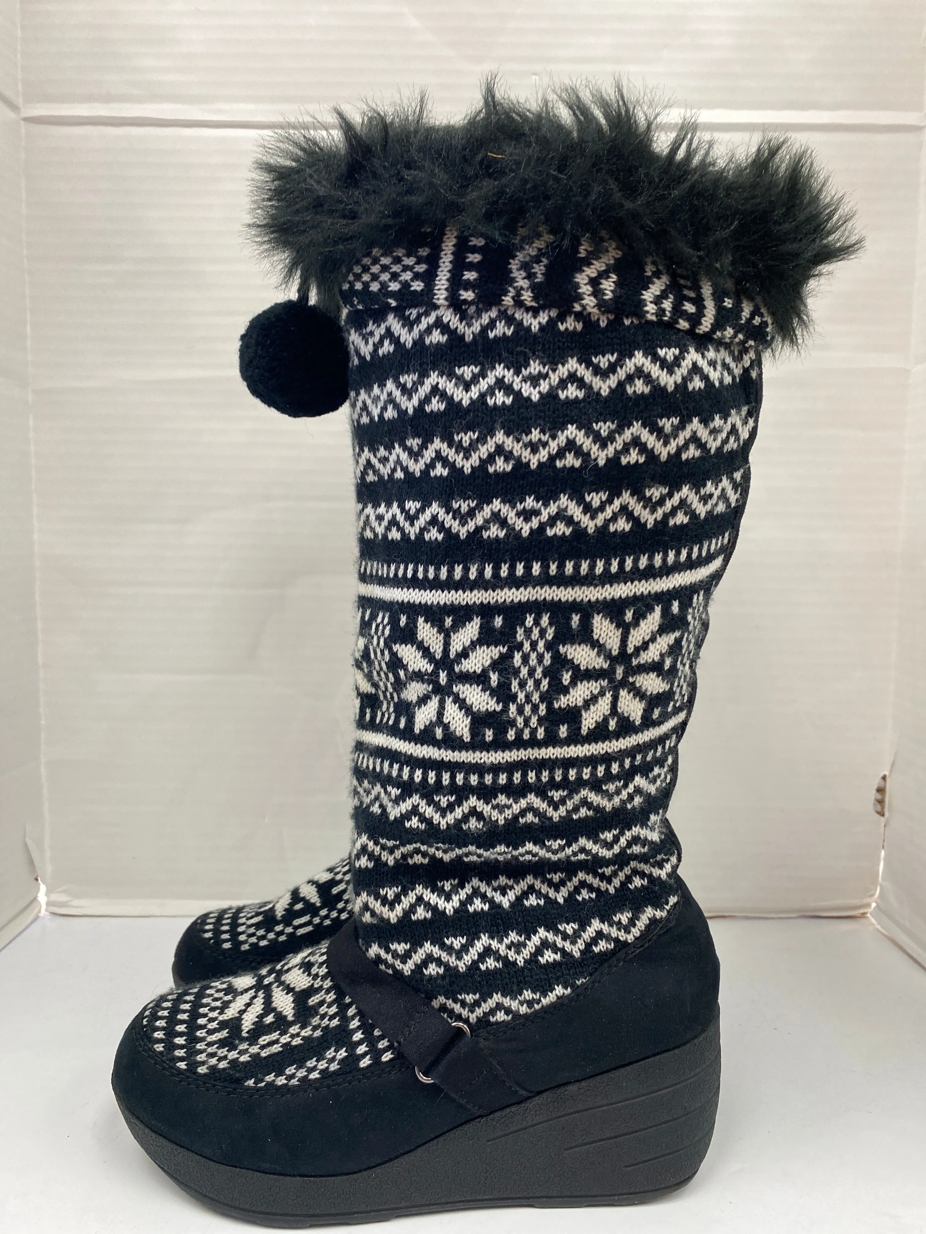 High-traction Secure Step Boots Knee Heels By Clothes Mentor In Black & White, Size: 9