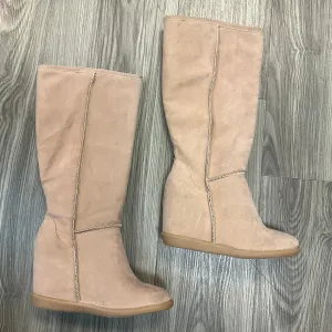 Boots Knee Heels By Clothes Mentor In Tan, Size: 6.5 All-Terrain Use