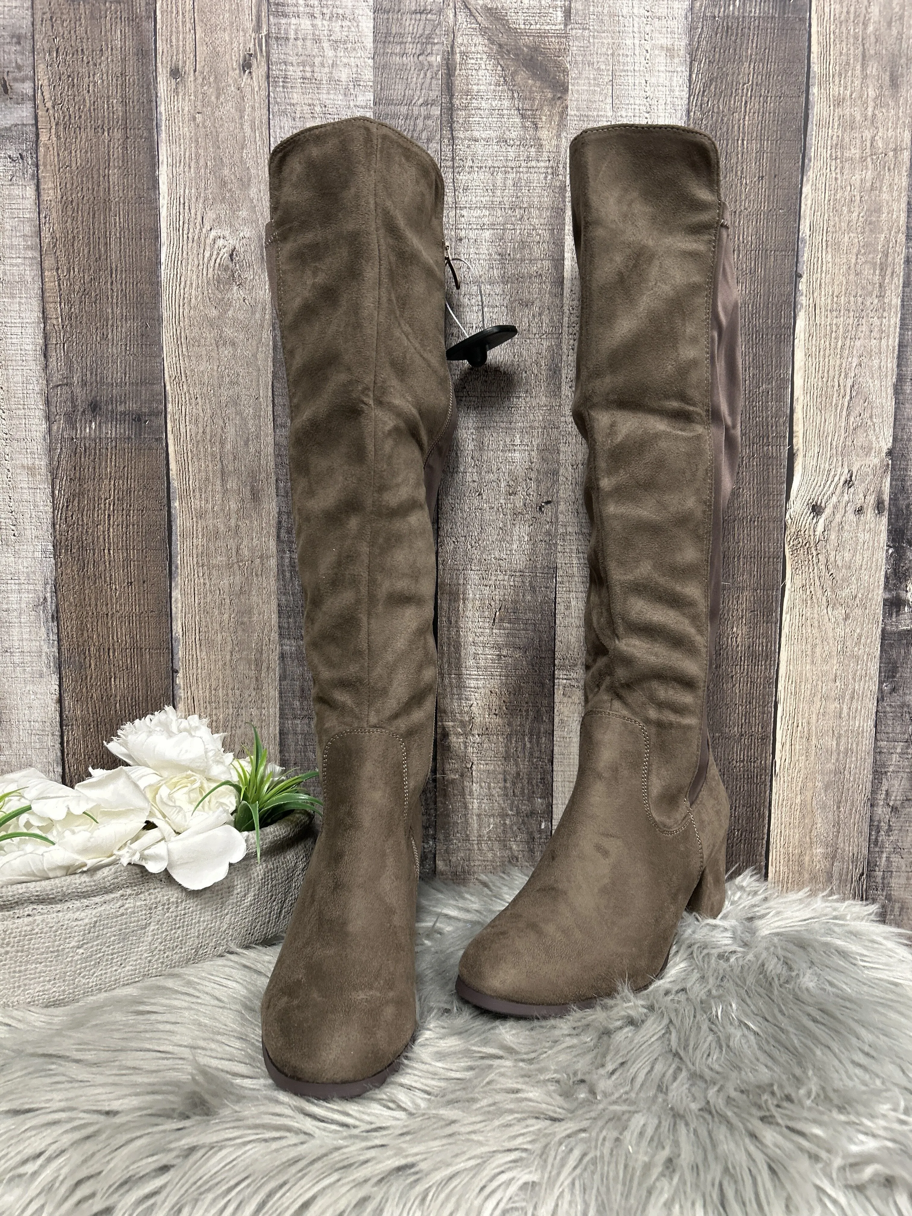 Boots Knee Heels By Cme  Size: 8 Mountain Climbing