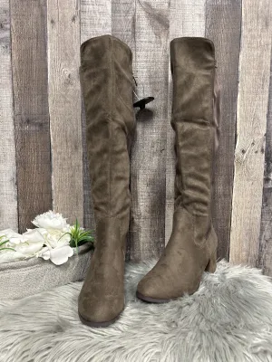 Boots Knee Heels By Cme  Size: 8 Mountain Climbing