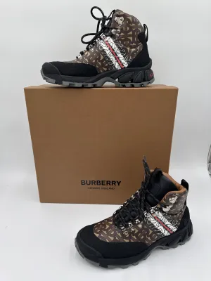Seamless Fit Gym Workout Boots Luxury Designer By Burberry In Brown, Size:8