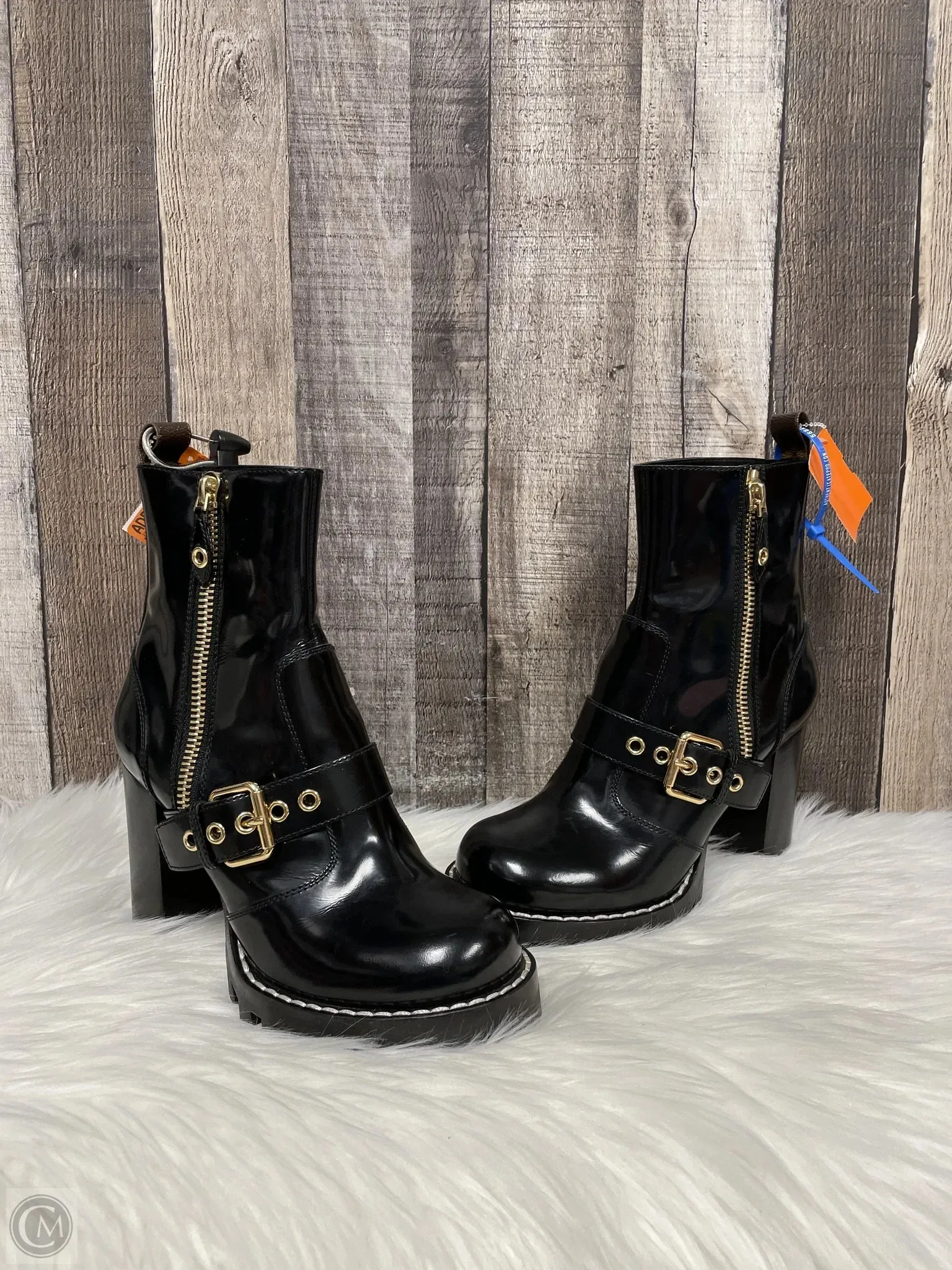 Shock Absorbing Midsole Daily Walk Boots Luxury Designer By Louis Vuitton In Black, Size: 8