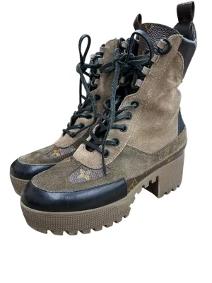 Lightweight Form Road Trip White Clean Boots Luxury Designer By Louis Vuitton In Brown, Size: 5