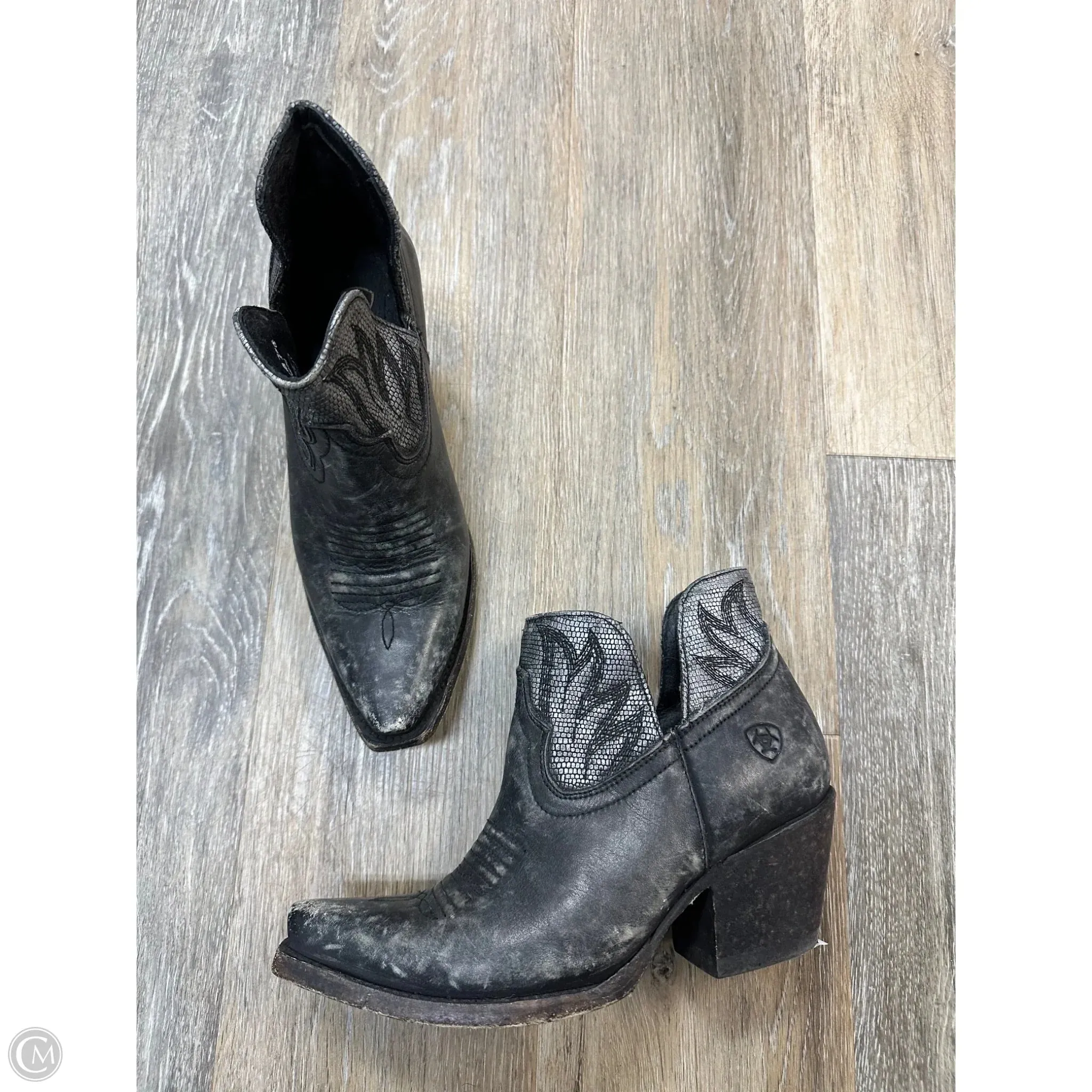 Hard wearing Boots Western By Ariat In Grey, Size: 6