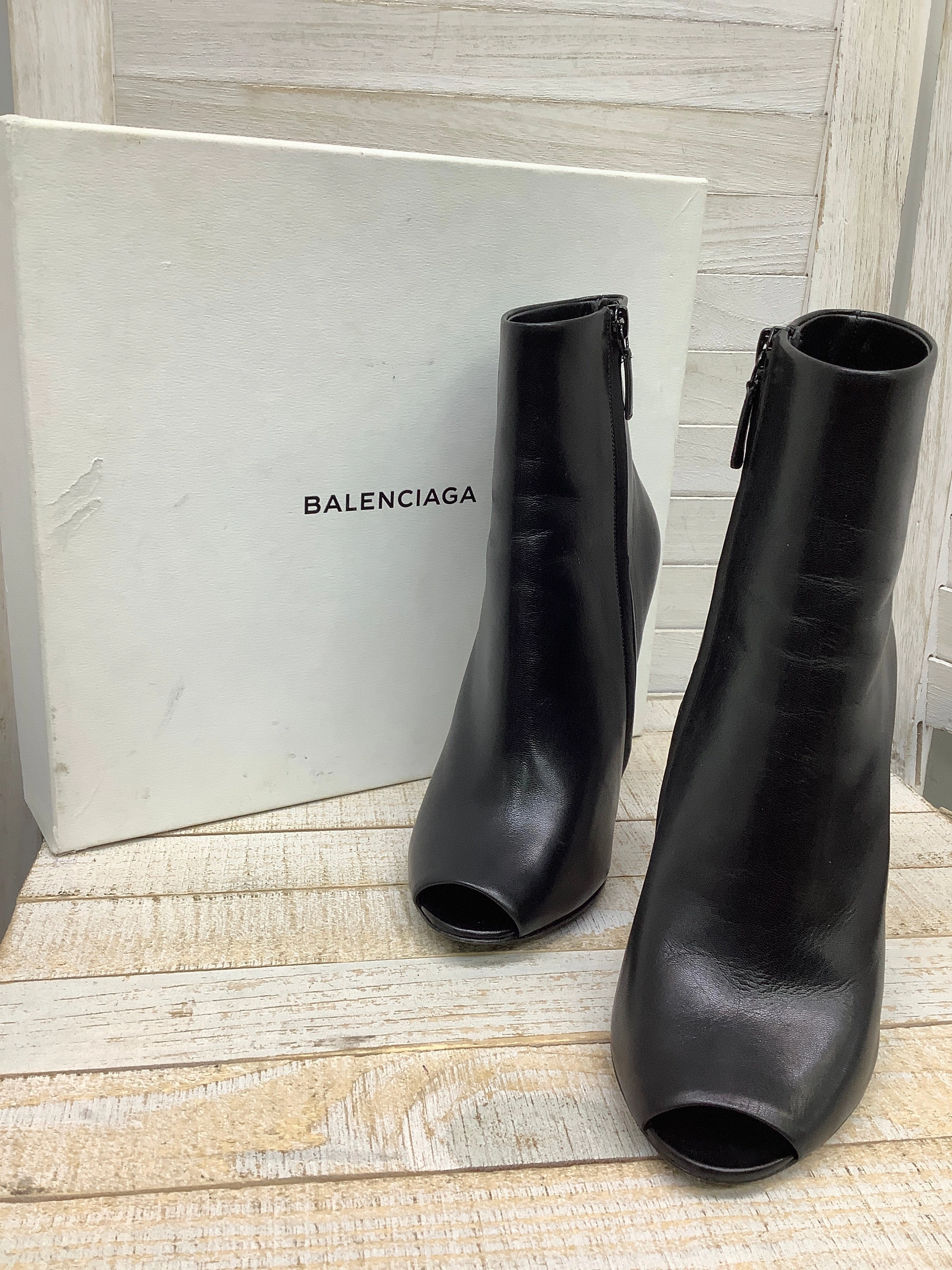 Boots Luxury Designer Balenciaga, Size 7 Hill Tough Moisture Wicking Fabric