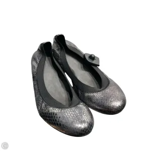 Leather Touch Shoes Designer By Stuart Weitzman In Silver, Size: 7.5