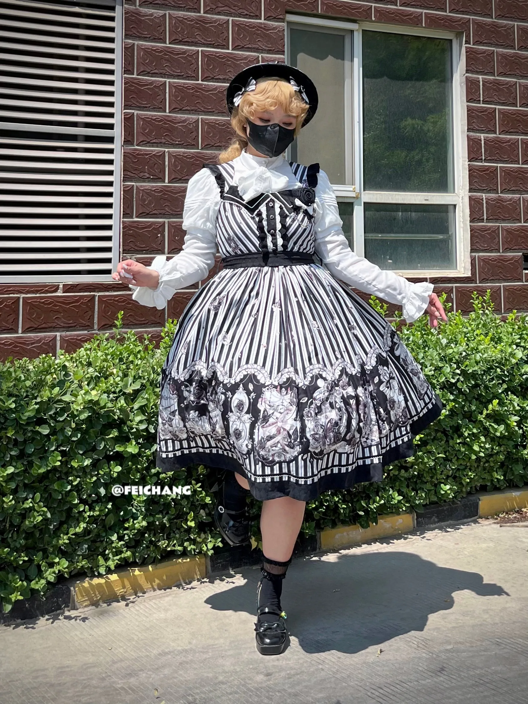 (Buyforme)Little Bear~Gothic Lolita Black and White Striped JSK Set