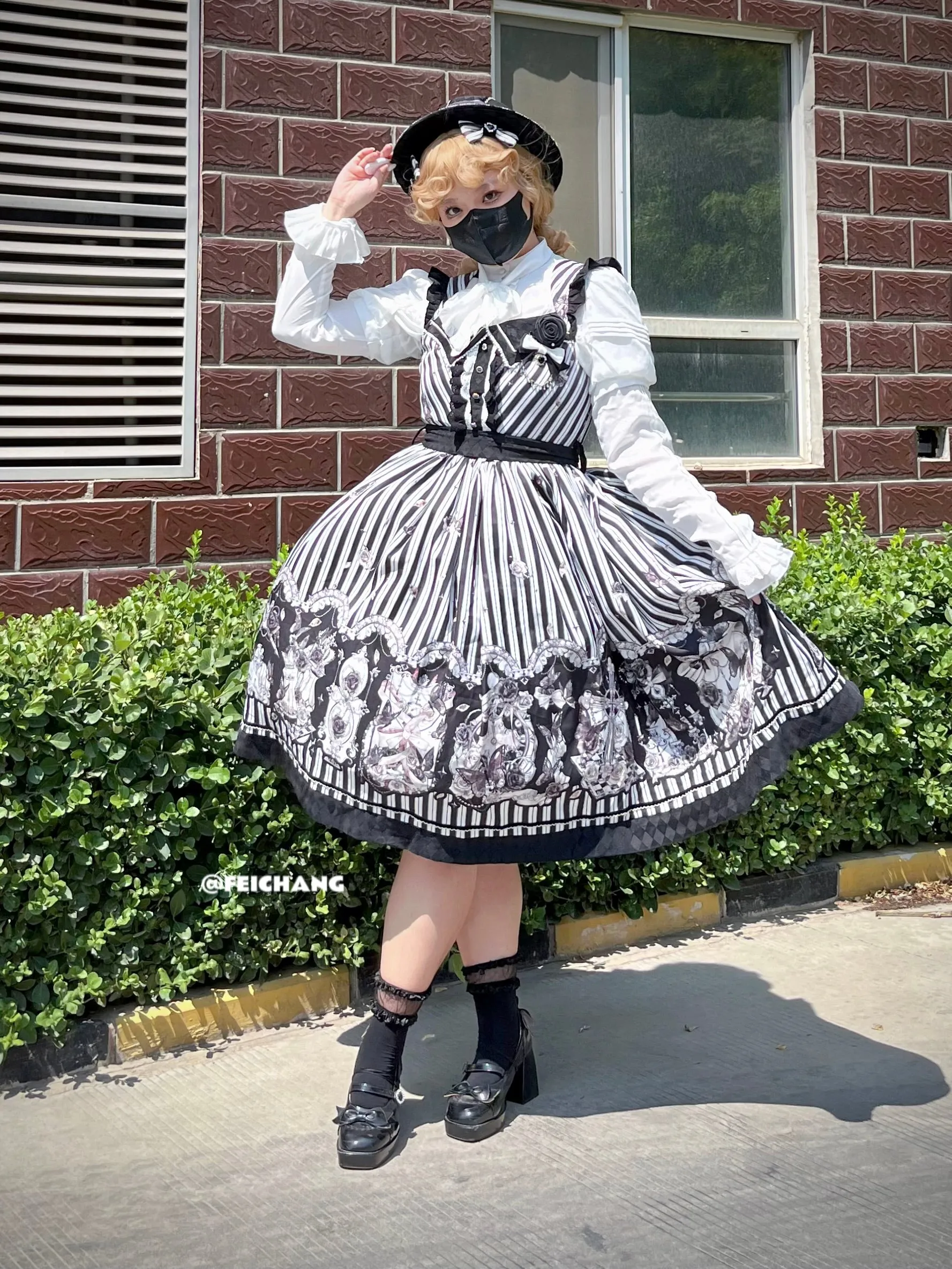 (Buyforme)Little Bear~Gothic Lolita Black and White Striped JSK Set