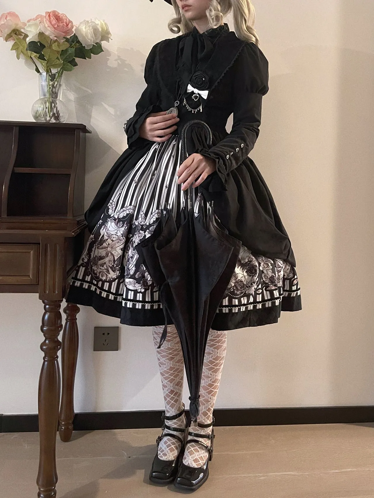 (Buyforme)Little Bear~Gothic Lolita Black and White Striped JSK Set