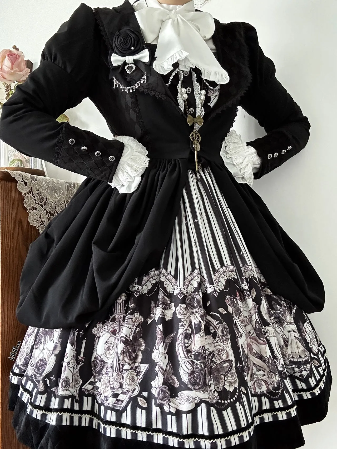 (Buyforme)Little Bear~Gothic Lolita Black and White Striped JSK Set