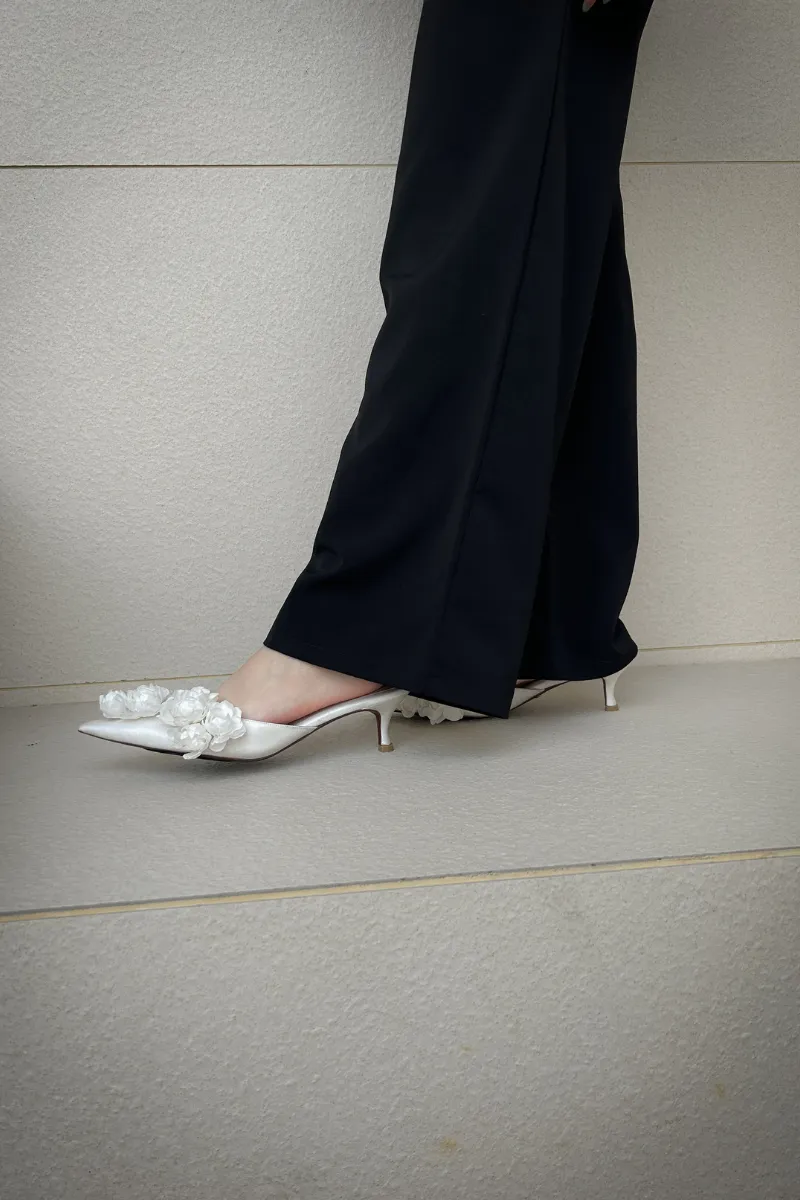 CAMELIA CREAM BLOOM HEELS