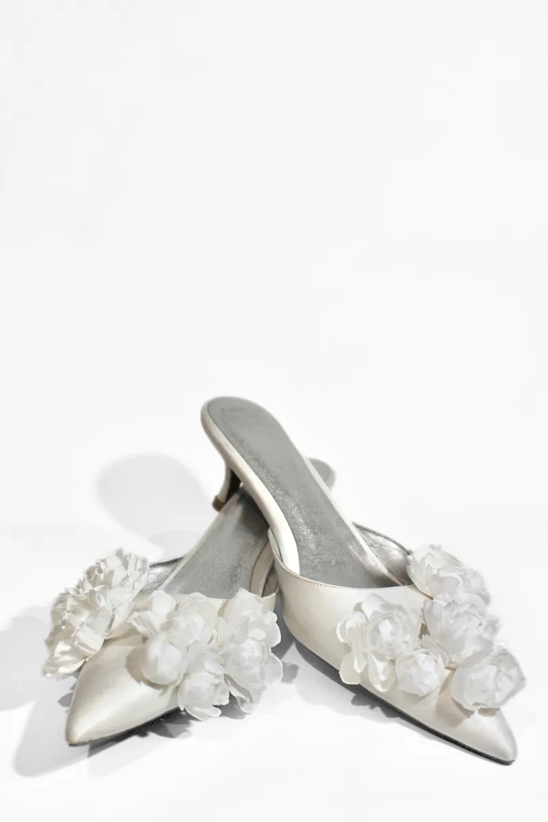 CAMELIA CREAM BLOOM HEELS