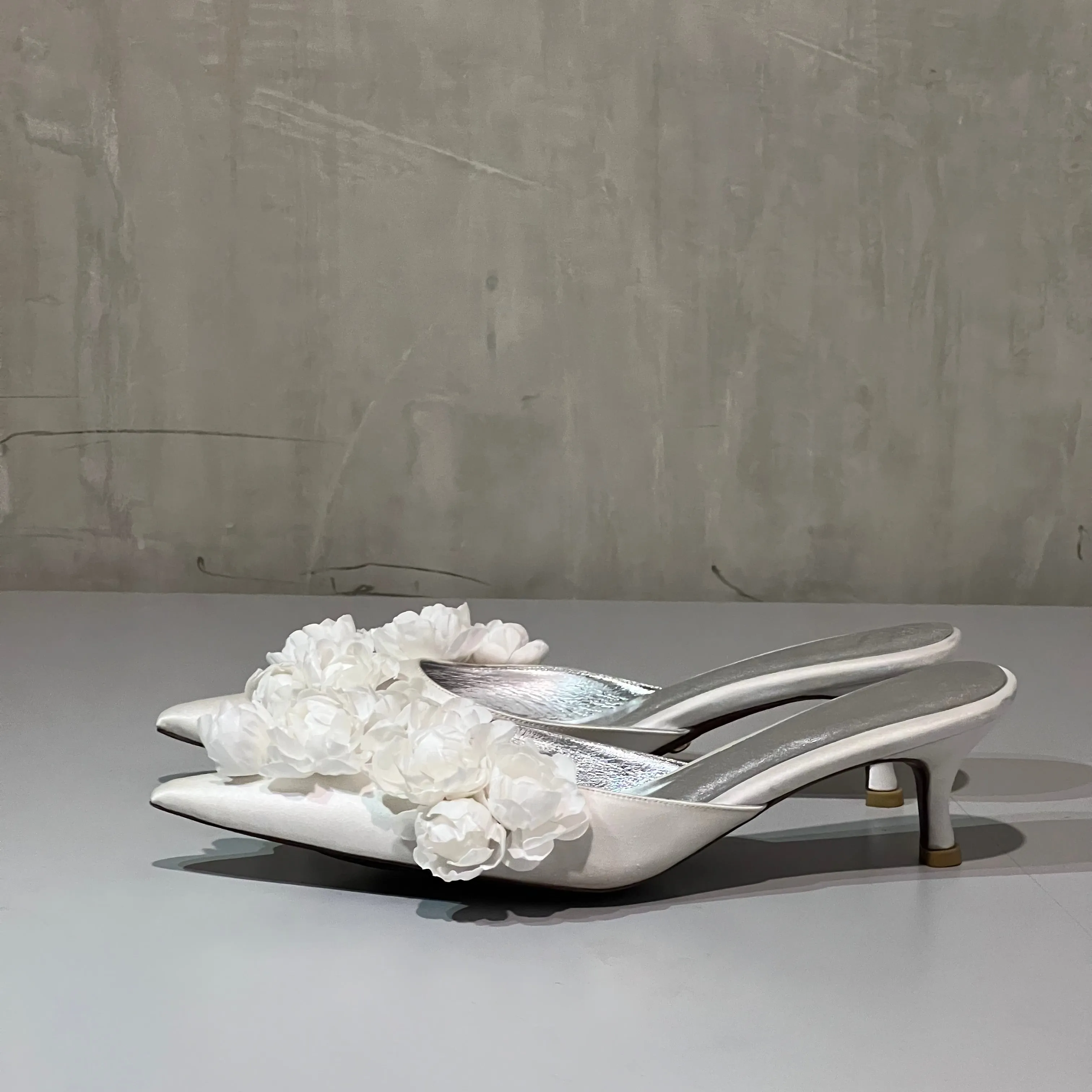 CAMELIA CREAM BLOOM HEELS