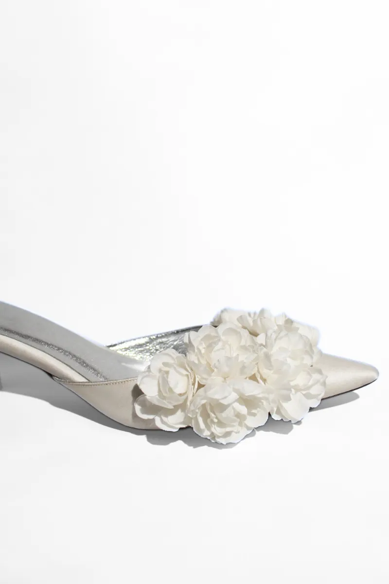 CAMELIA CREAM BLOOM HEELS