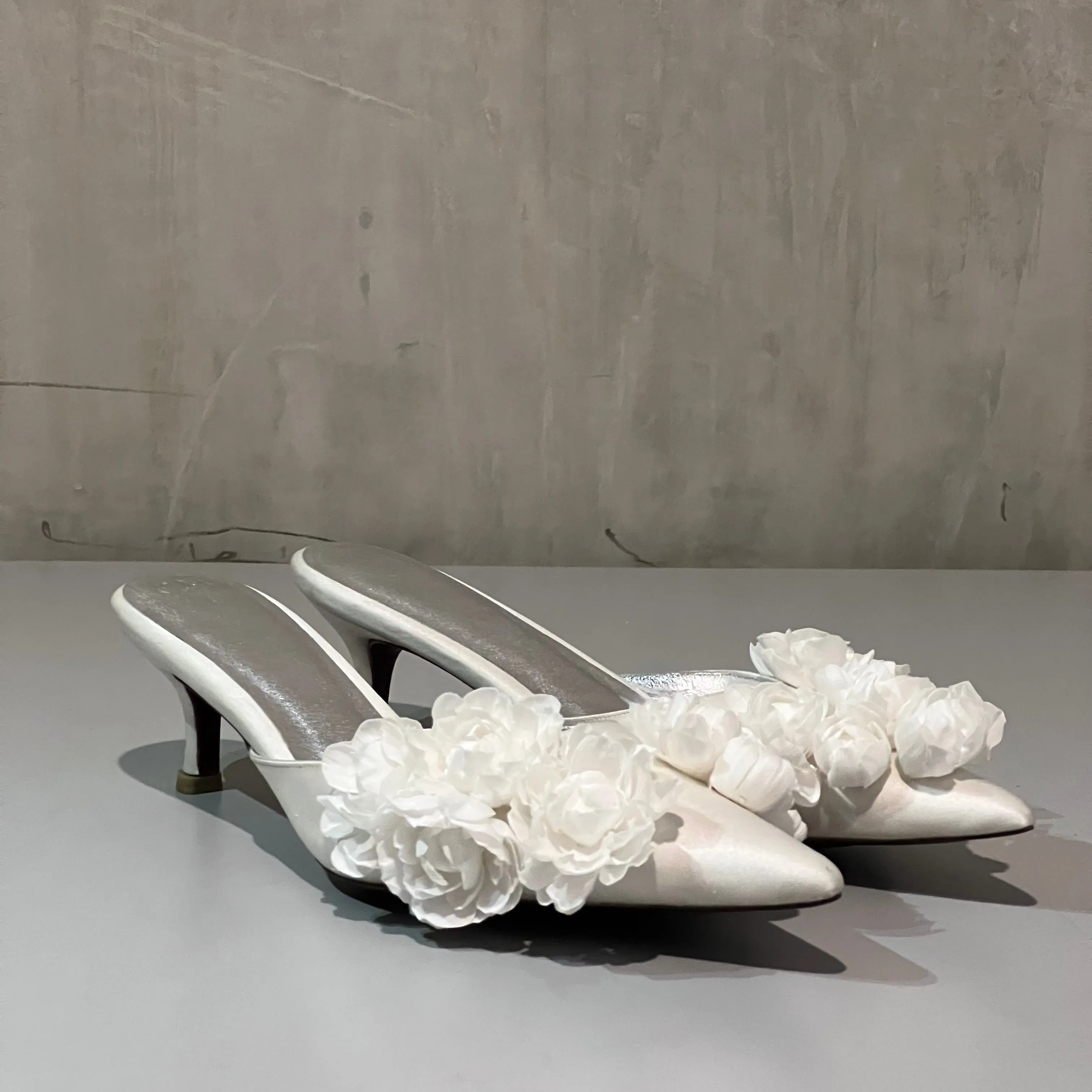 CAMELIA CREAM BLOOM HEELS