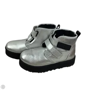 warm glow Mid Top Boots Designer By Ugg In Silver, Size: 6
