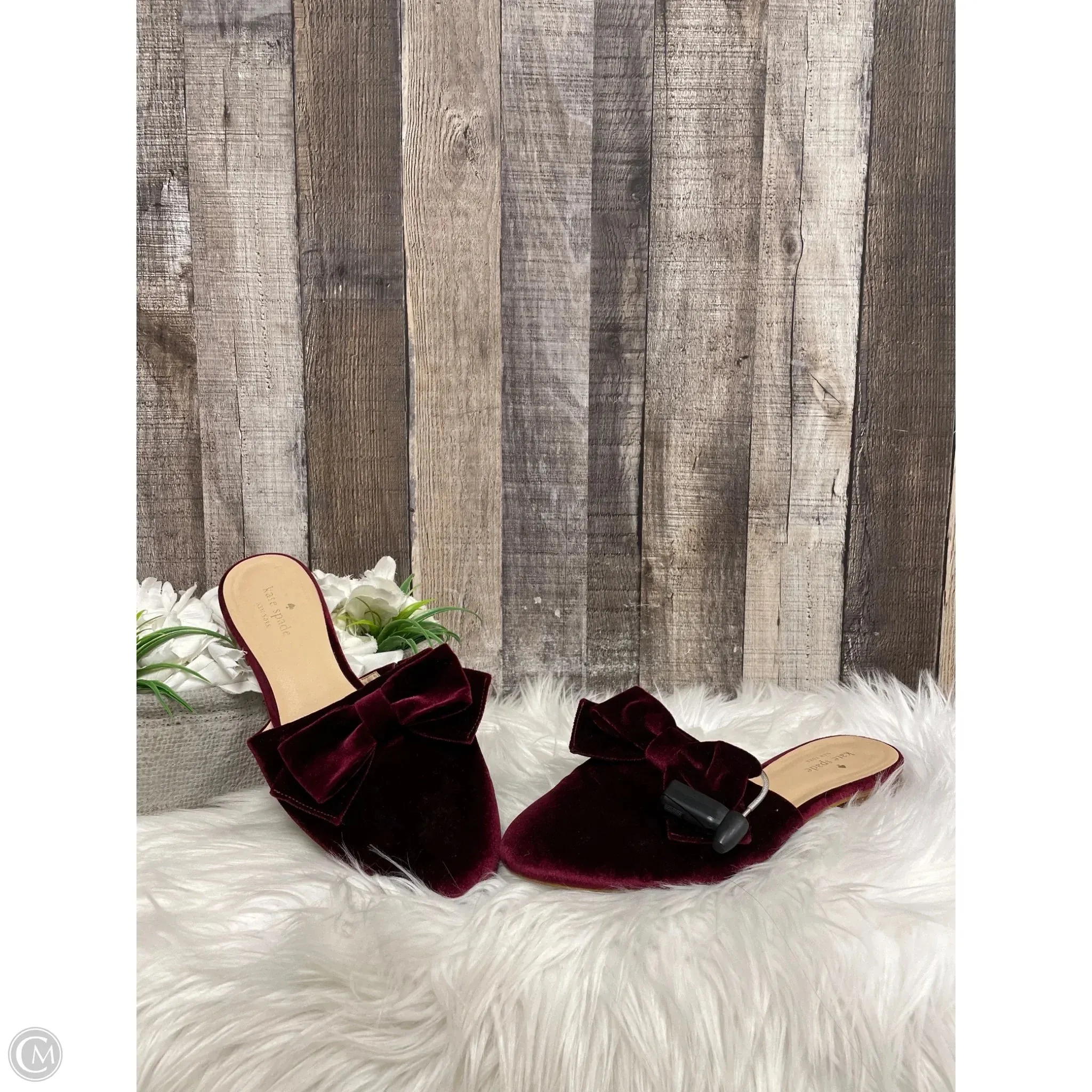 Hero Edge Shoes Designer By Kate Spade In Red, Size: 9