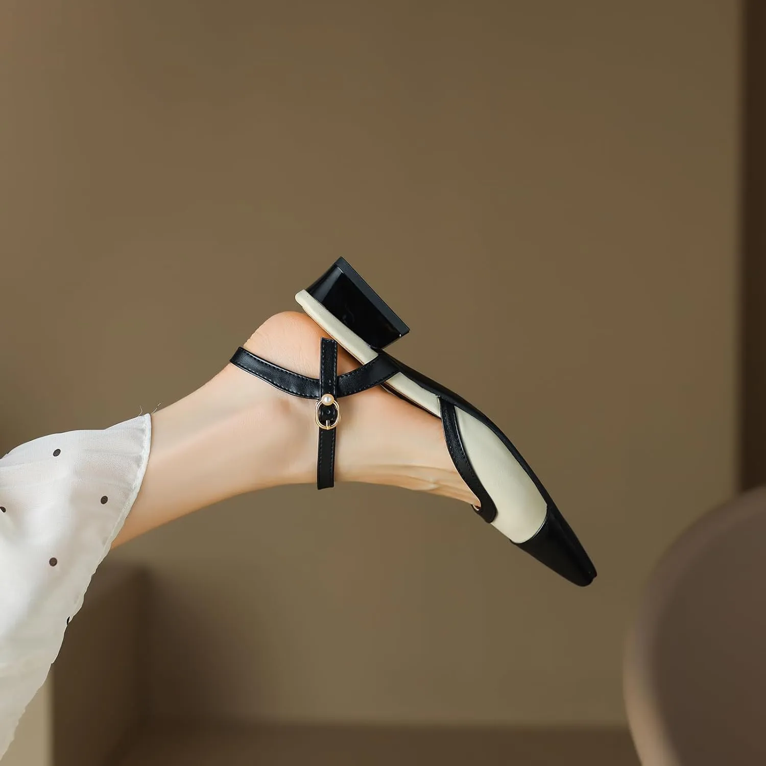Cozivwaiy Vintage Shoes Two Tone Pumps Open Back Low Heels Dress Shoes Patchwork Pumps Cap Closed Toe Sandals Ankle Strap