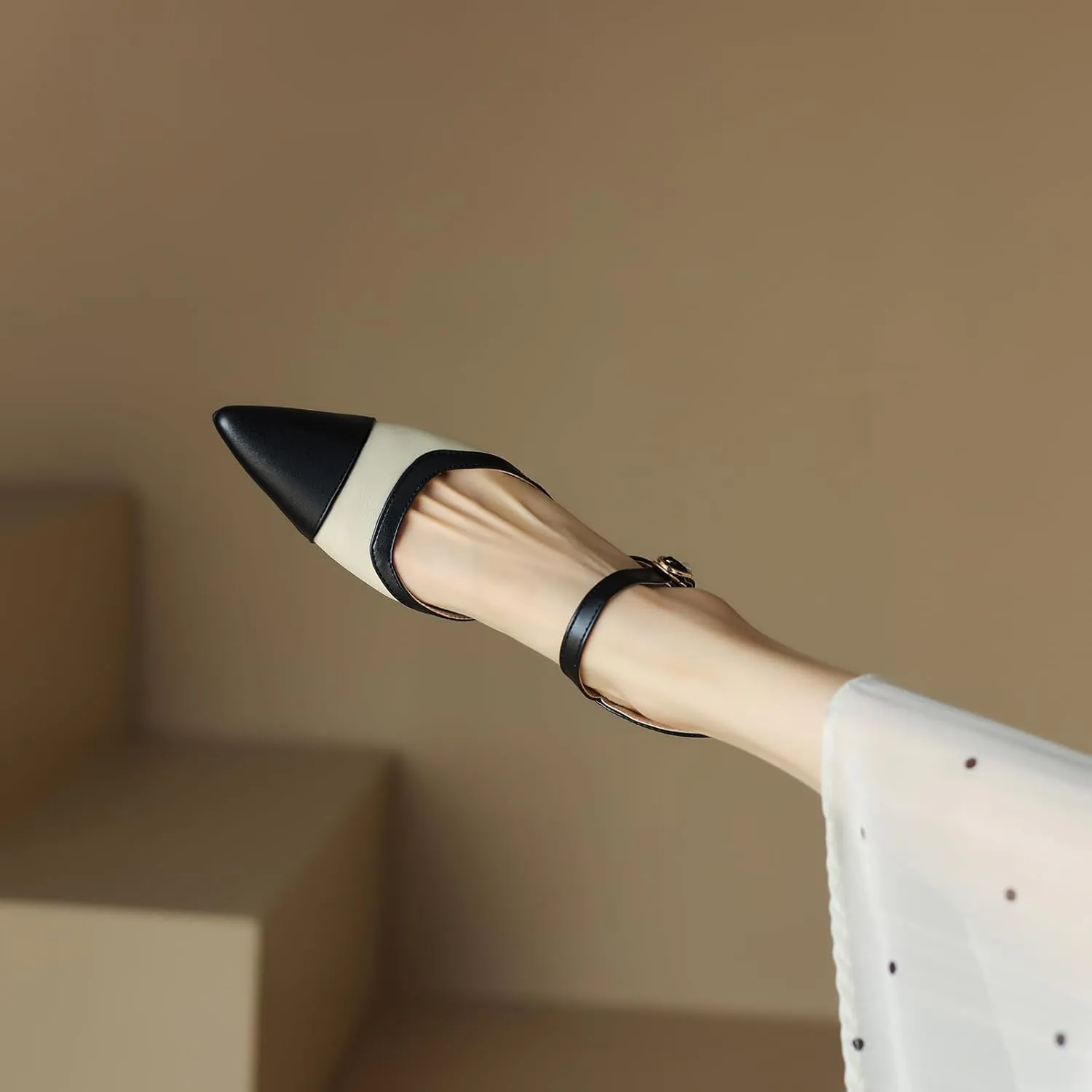 Cozivwaiy Vintage Shoes Two Tone Pumps Open Back Low Heels Dress Shoes Patchwork Pumps Cap Closed Toe Sandals Ankle Strap