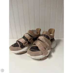 Shoes Luxury Designer By Dior In Beige, Size: 8.5 Running mud proof