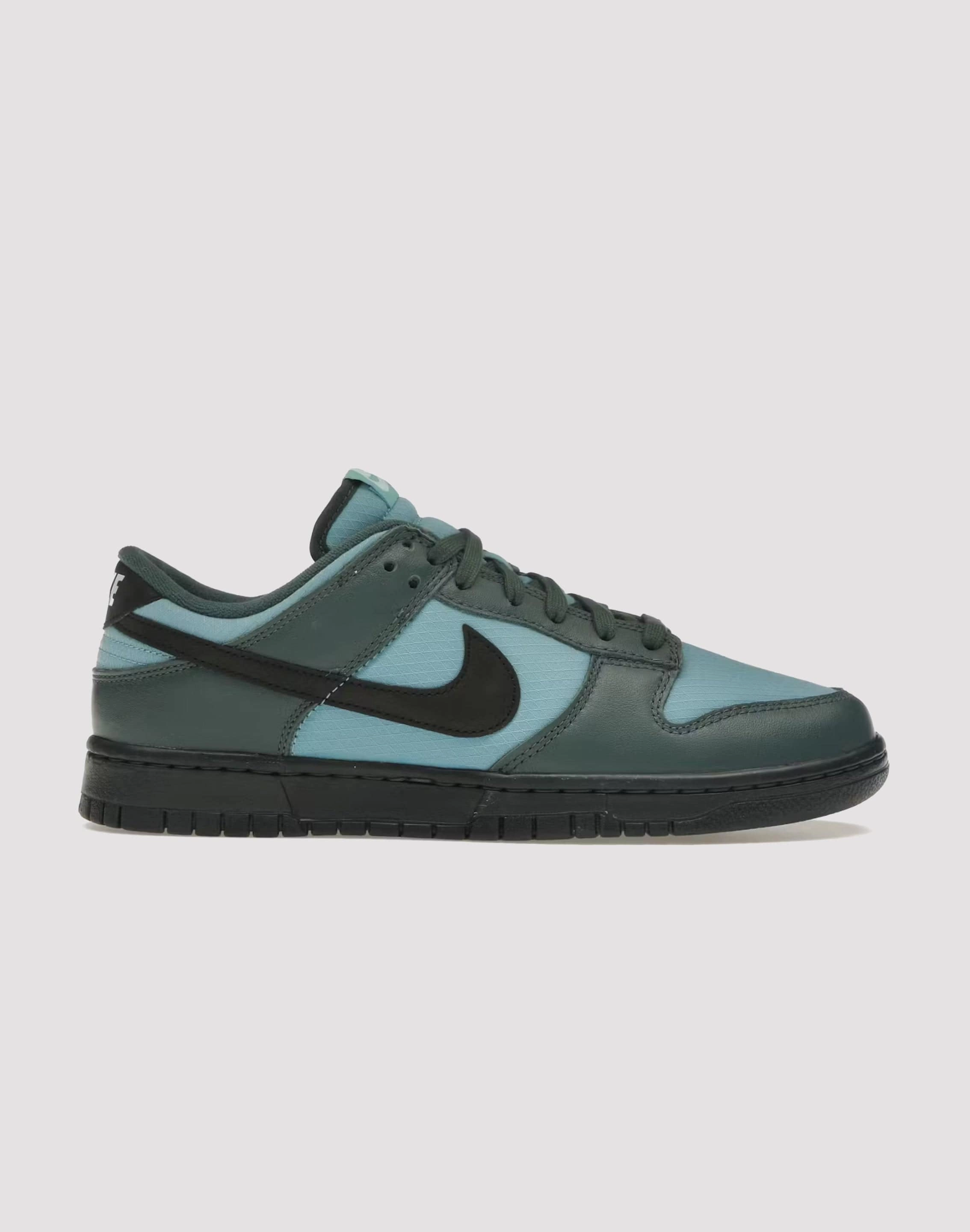 Nike Dunk Low SE Ergonomic Design