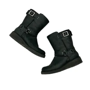 Season Ease Minimalist Aesthetic Design Boots Designer By Ugg In Black, Size: 7