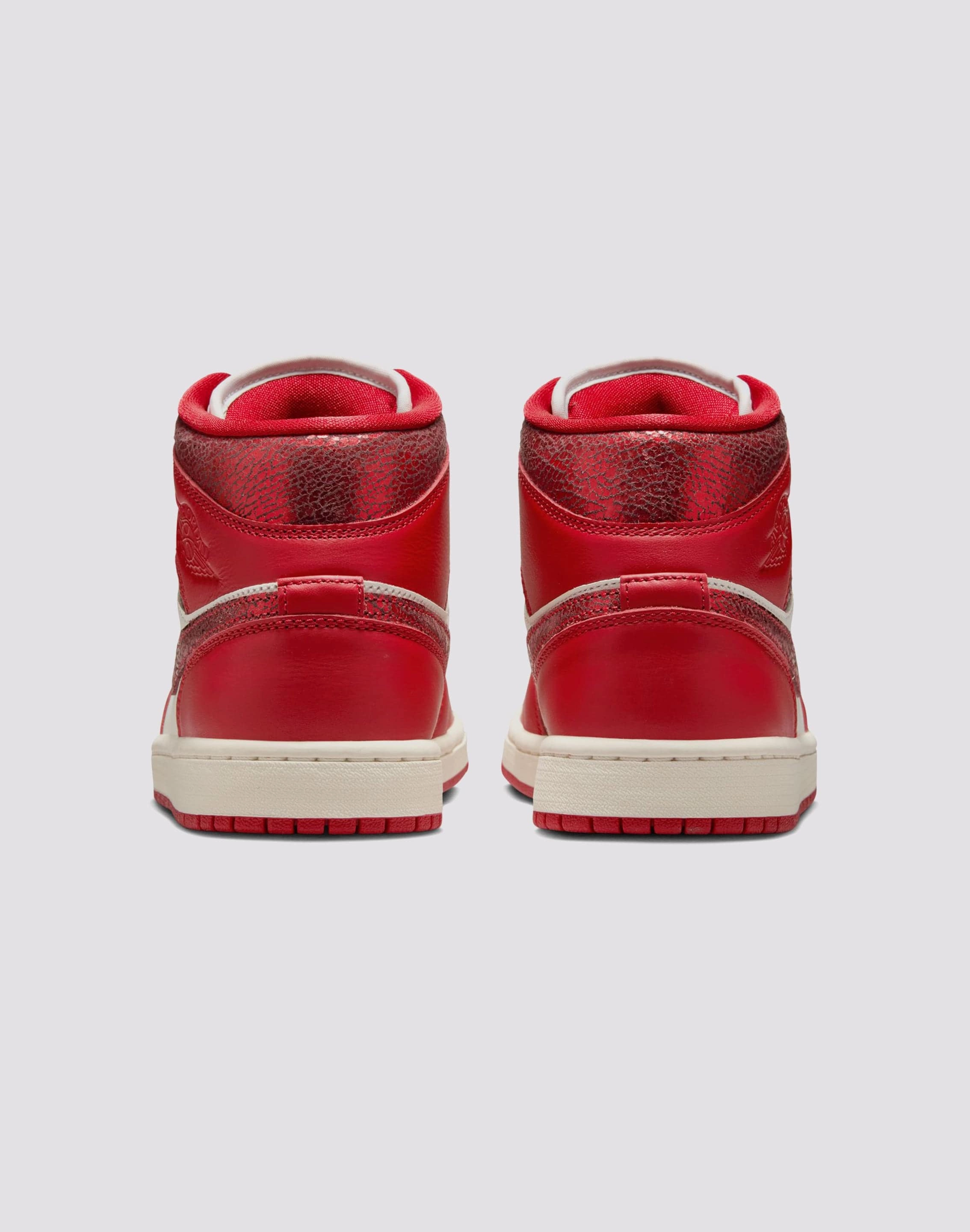 Flexible Outsole Construction Jordan Air Jordan 1 Mid SE