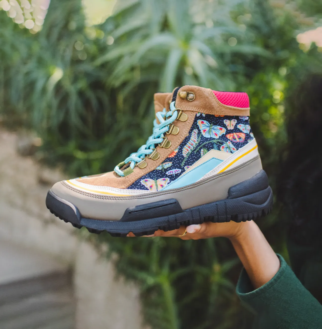 Flutterby Trekk Boot Elastic Material