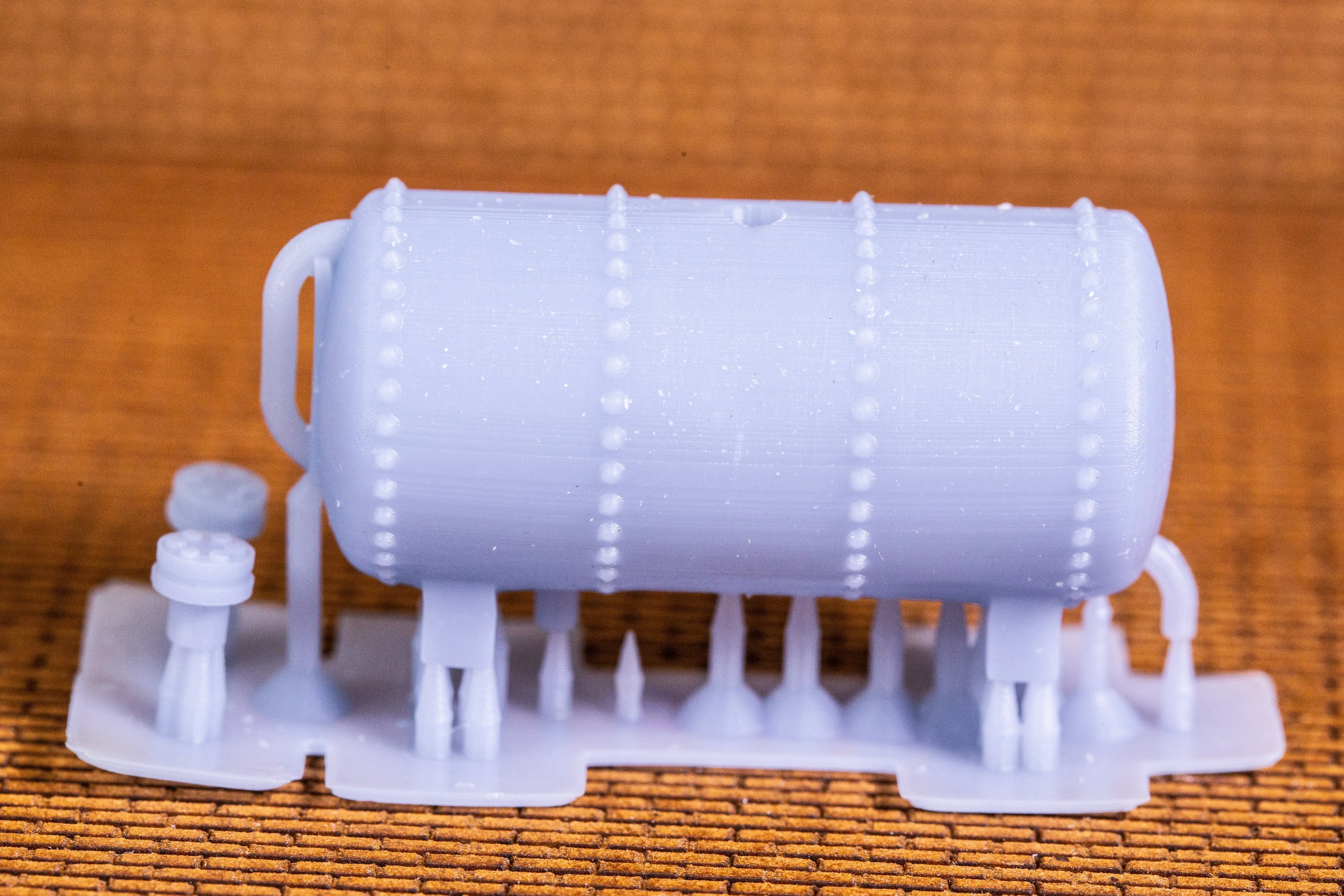 Fuel tanks above ground – 4 pack – N Scale