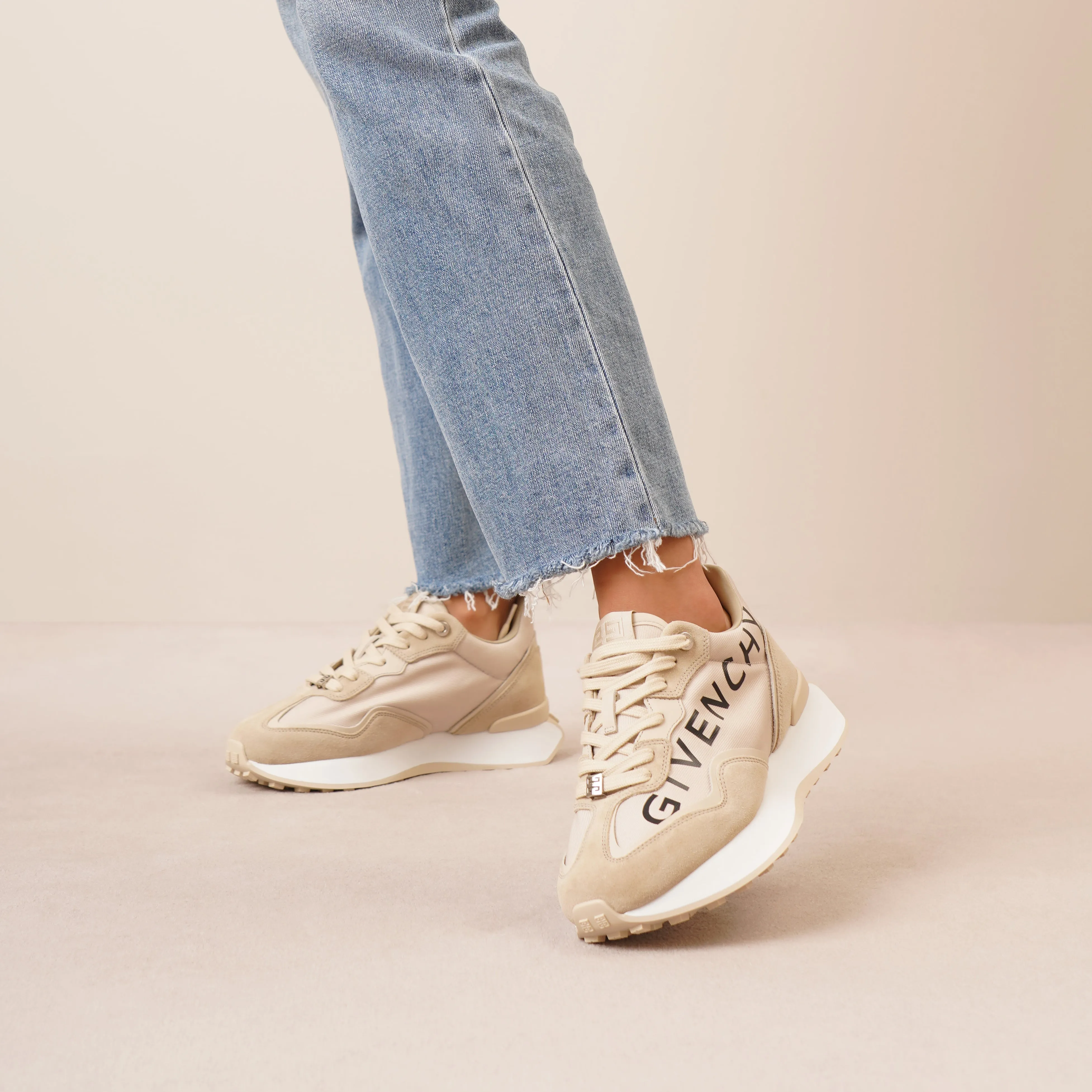 Giv runner beige logo sneakers