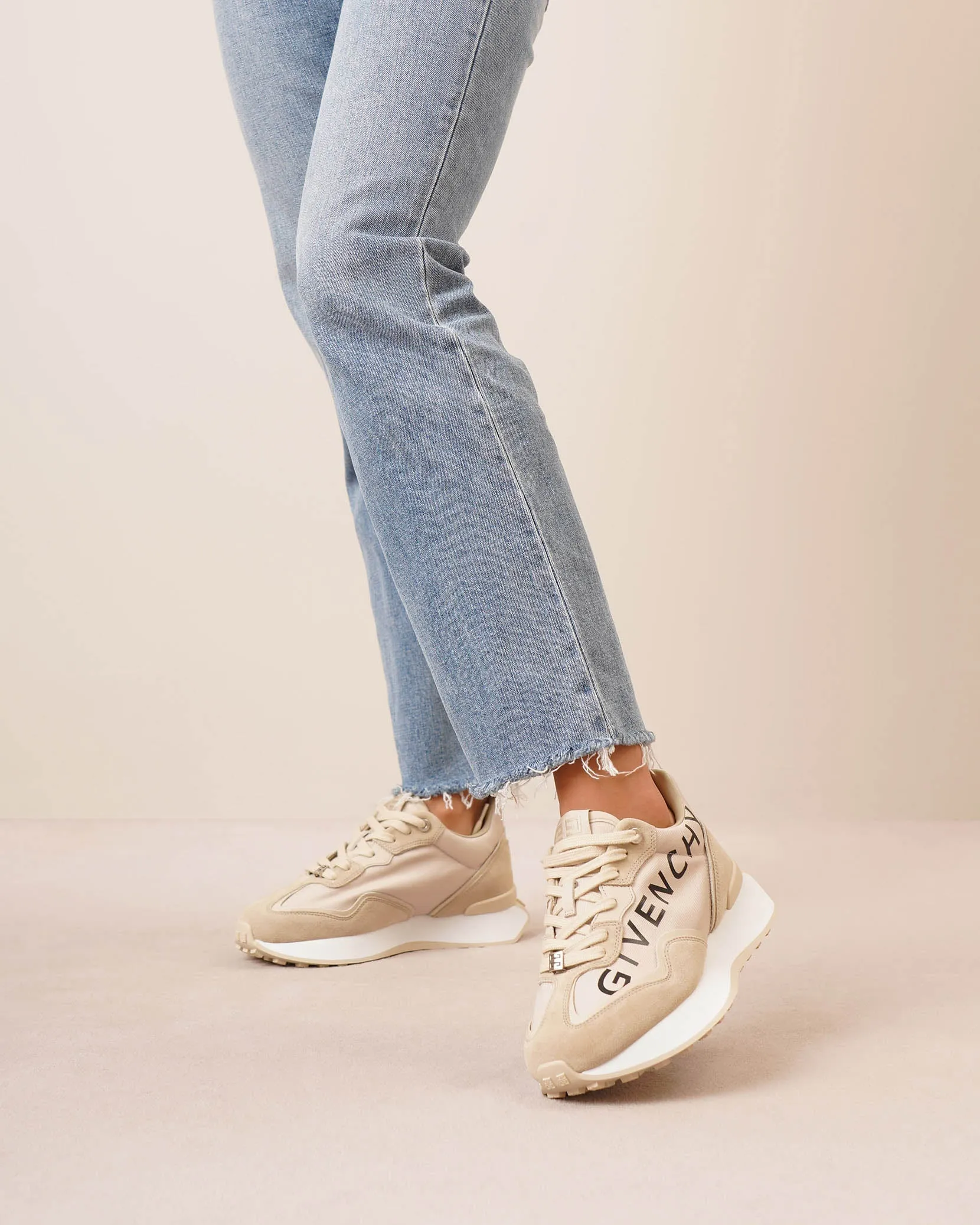Giv runner beige logo sneakers