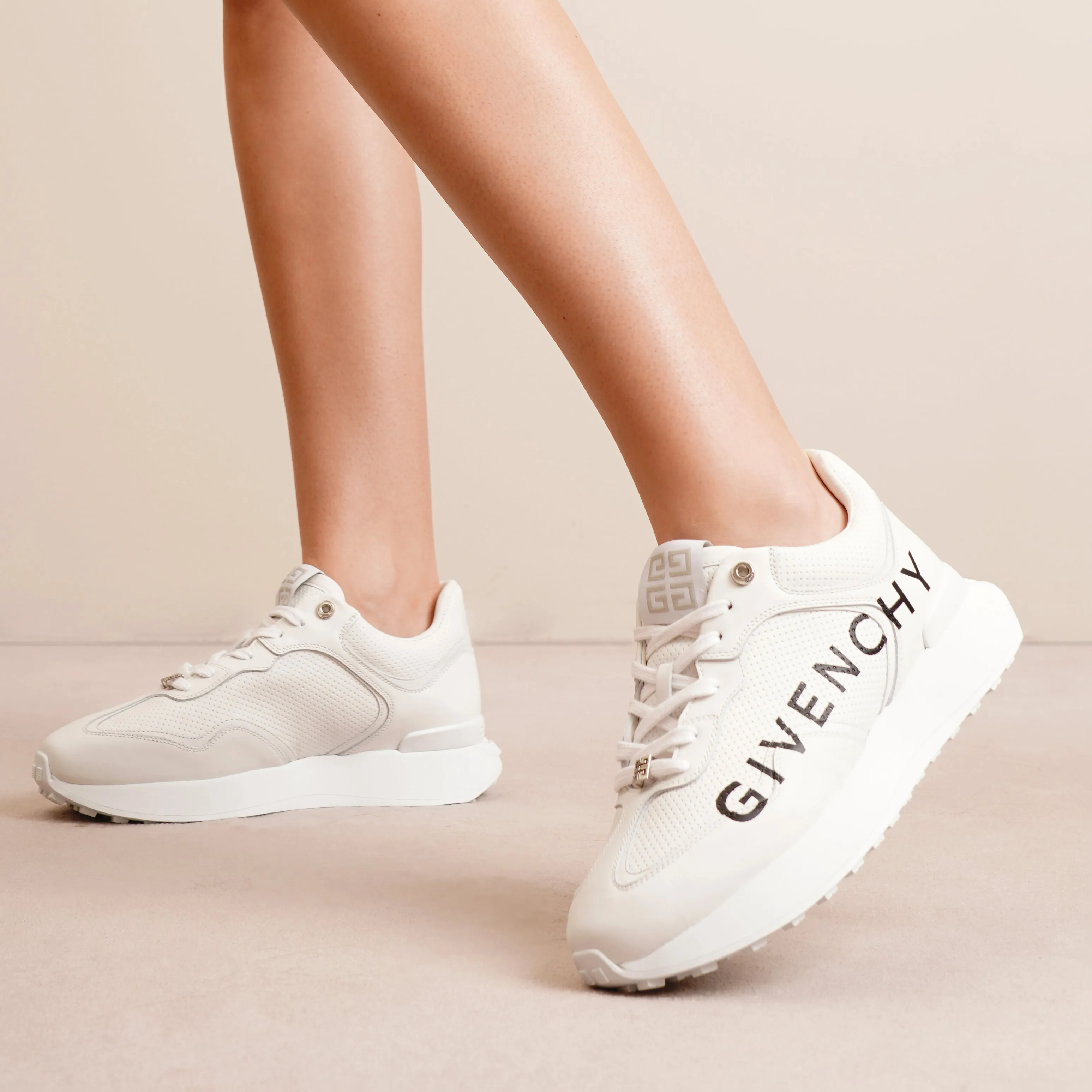Giv runner white sneakers